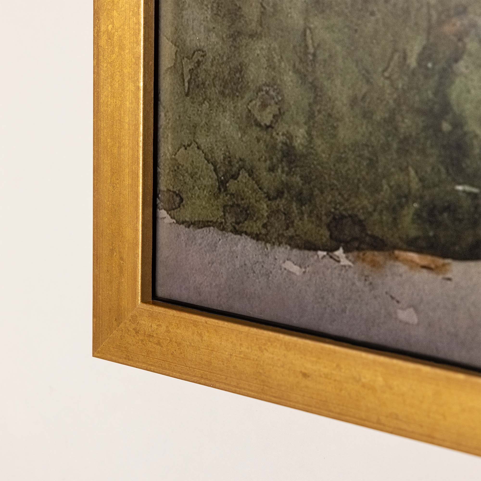 Close up to Antique gold wooden tv frame corner